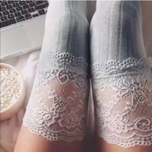 Classic Medium Knee High Stockings. White Lace.